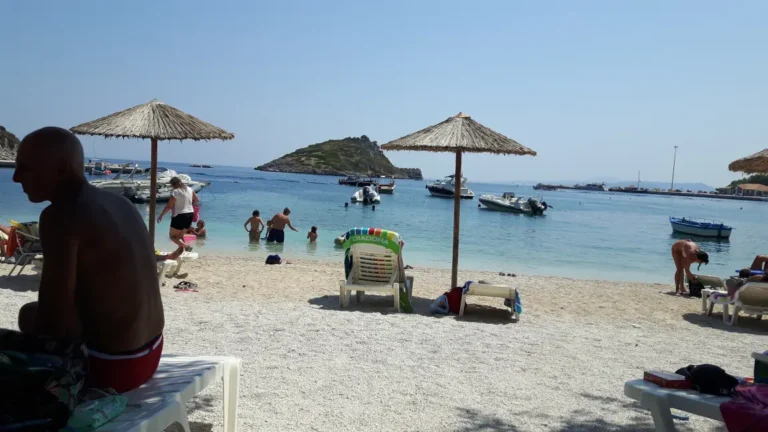 na plaży Agios Nikolaos